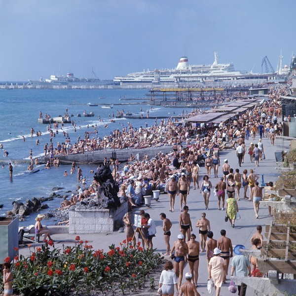 RIAN archive 579736 Promenade and beach in Sochi 63e48